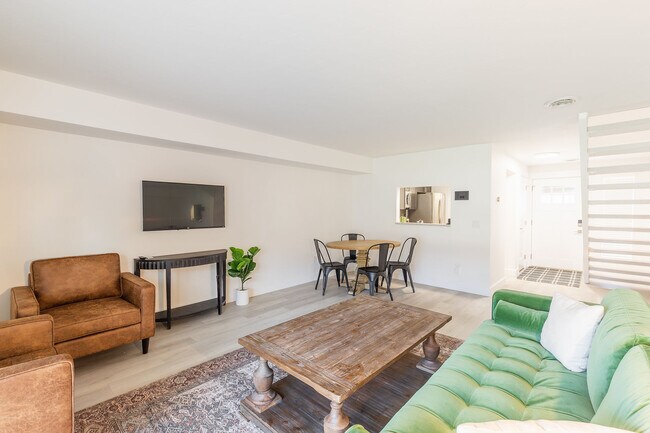 Building Photo - 333 Eagle Glen Ln