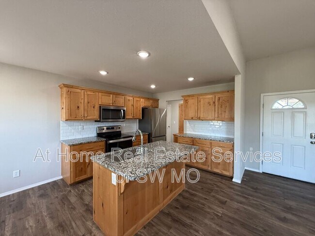 Building Photo - 3904 W Linwood St