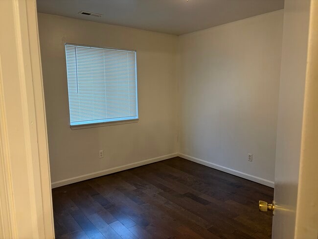 Building Photo - 15541 Frazho Rd