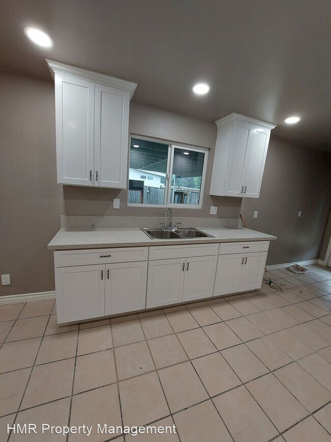 Foto del edificio - 3 br, 2 bath House - 10032 Benson Ave