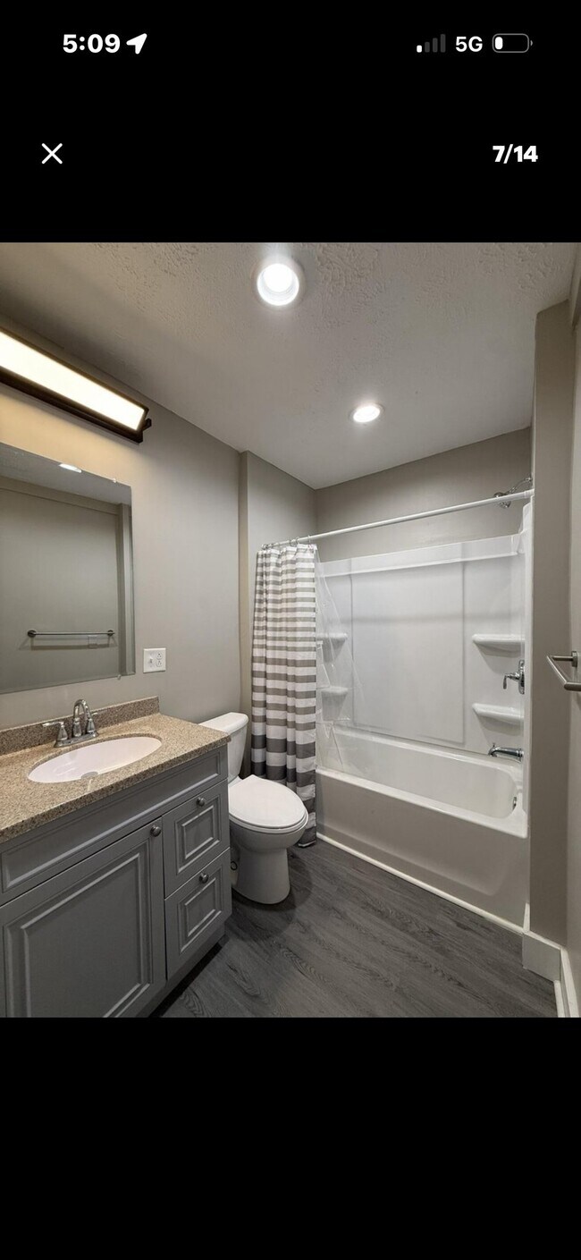 Foto del edificio - 229 N Spring St