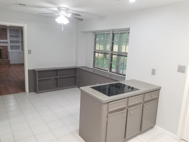 Building Photo - 3911 Brightwood Dr