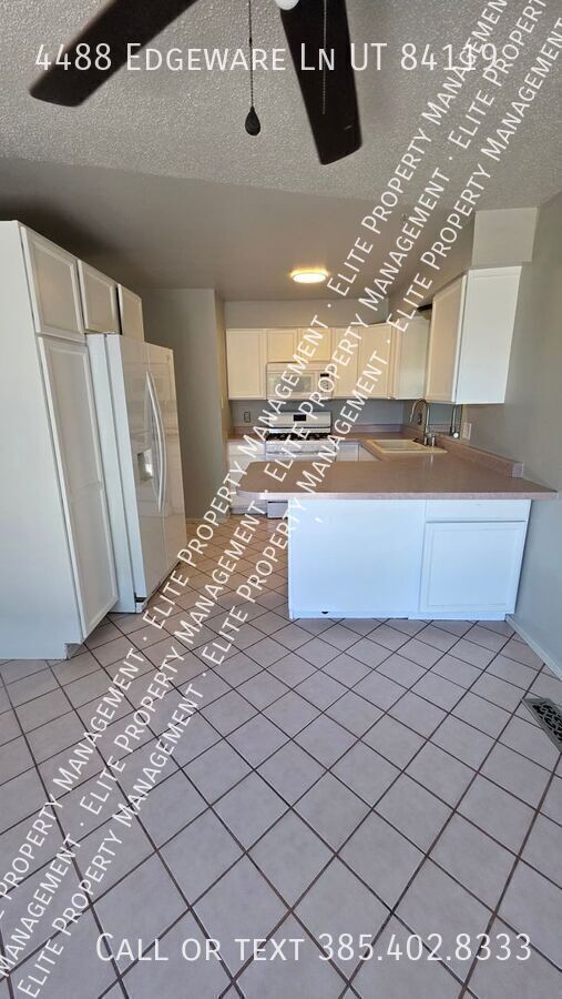 Foto del edificio - 4488 Edgeware Ln