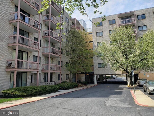 Foto del edificio - 130 Slade Ave