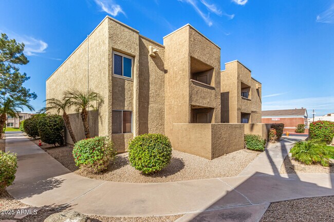 Foto del edificio - 5877 N Granite Reef Rd