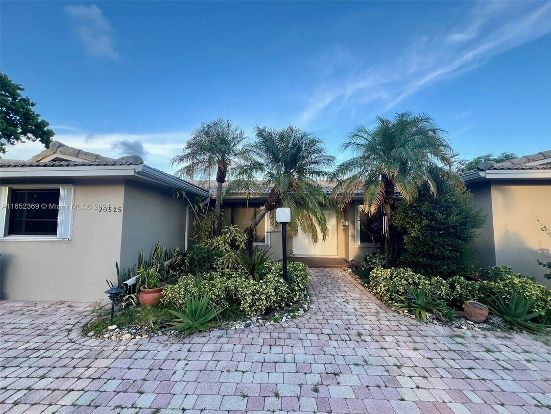 Foto principal - 20525 Highland Lakes Blvd