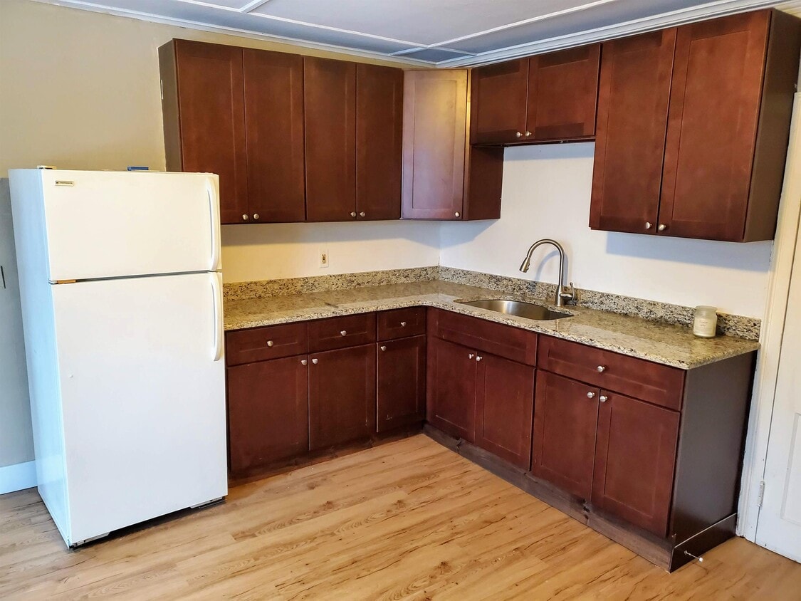 17 Wall St, Cromwell, CT 06416 Townhome Rentals in Cromwell CT