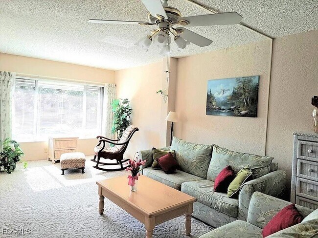 Foto del edificio - 2264 Winkler Ave