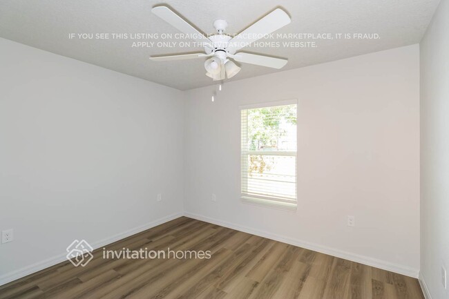 Foto del edificio - 1587 Van Camp Ave SE