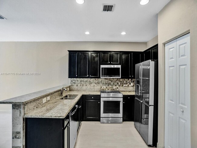 Foto del edificio - 8925 NW 102nd Ct