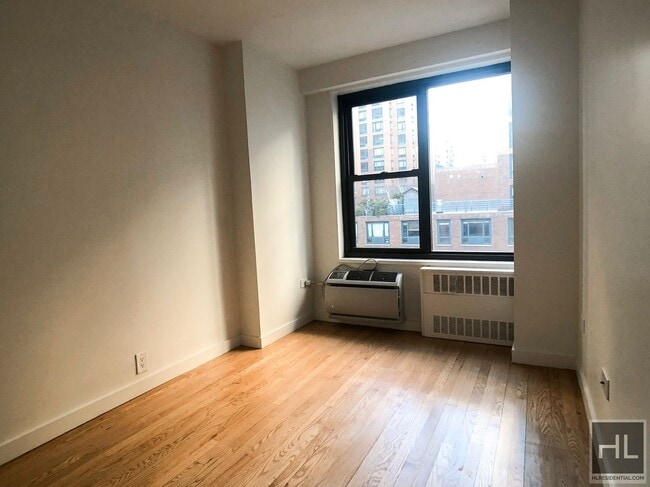 Building Photo - Fourth Avenue