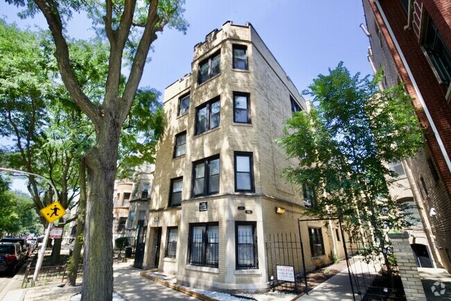 Building Photo - 646 W Roscoe St