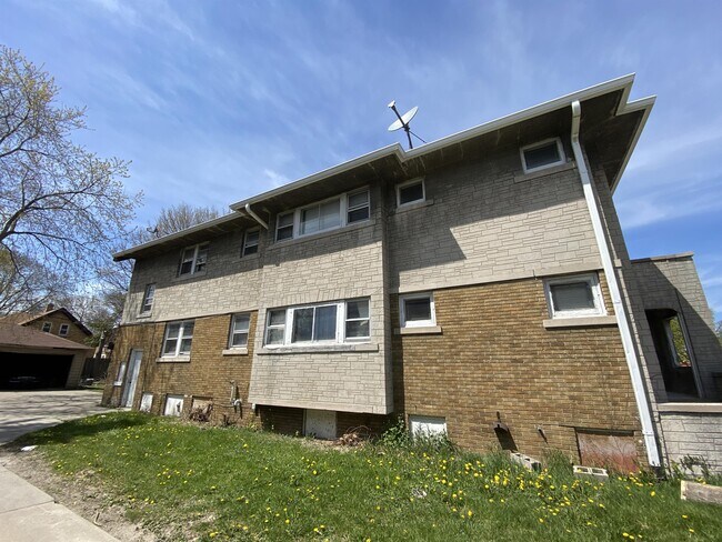 Building Photo - 3019 N Sherman Blvd