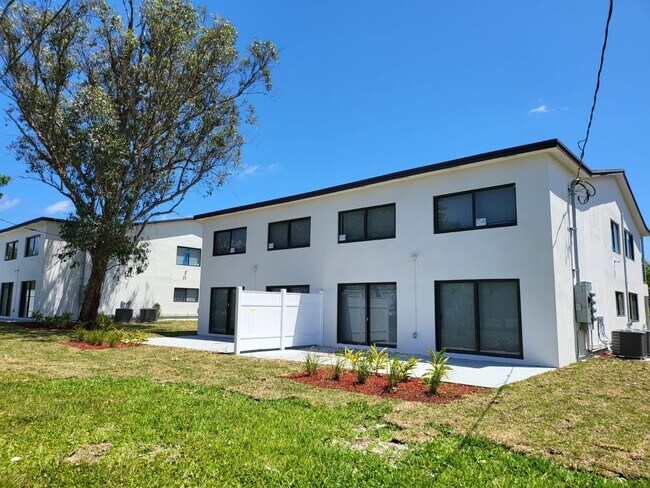 Building Photo - 151 SW 15th St