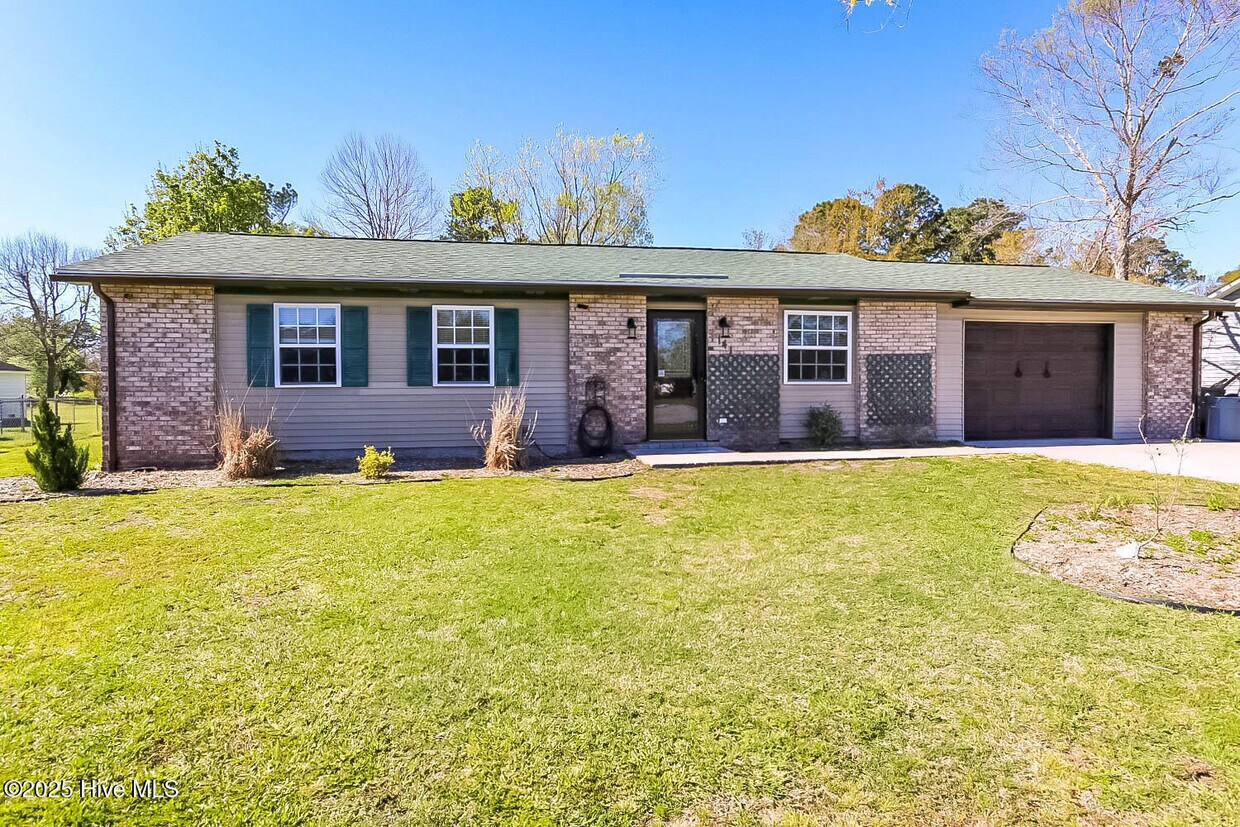 Foto principal - 141 Bayberry Rd