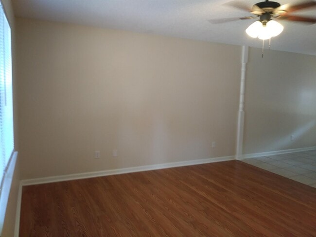 Building Photo - 1602 Carolwood Ct