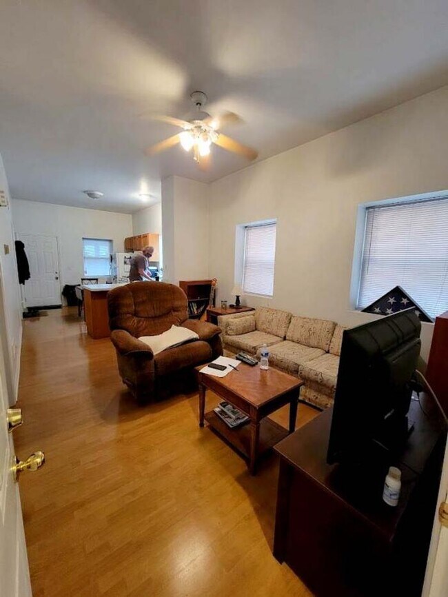 Building Photo - 2 bedroom in Chicago IL 60616