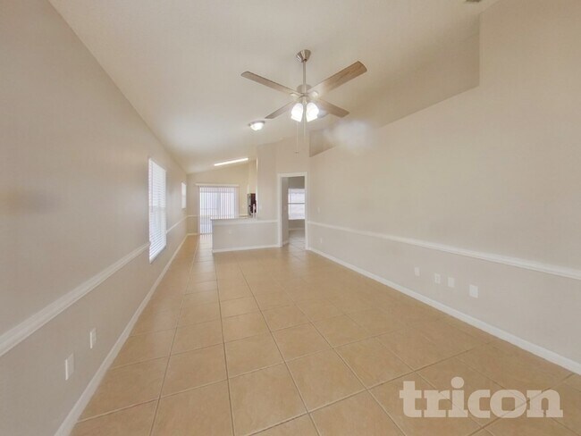 Foto del edificio - 9743 Red Clover Ave