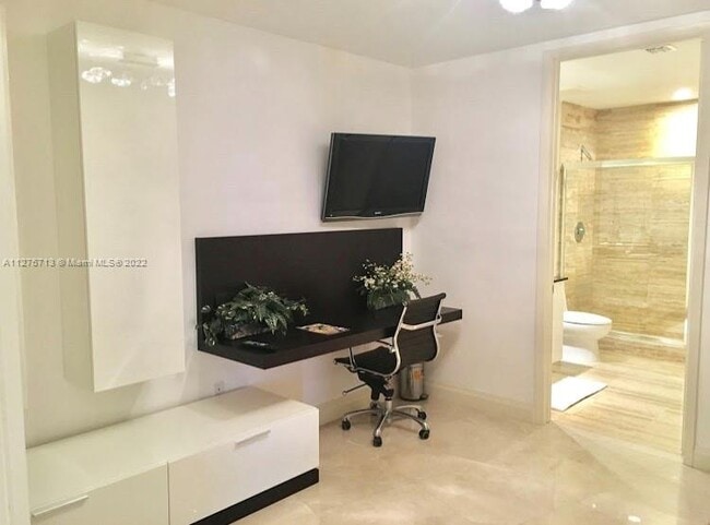 Building Photo - 16001 Collins Ave