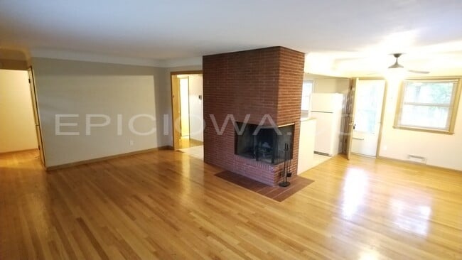 Building Photo - 1411 Memorial Dr SE