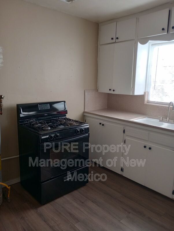 Building Photo - 546 Alvarado Dr SE