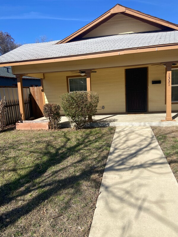 Building Photo - 1331 Elmwood Ave