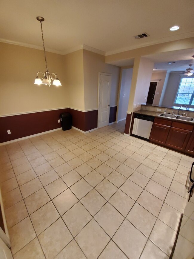 Building Photo - College Station - 2 Bed / 2.5 Bath / 2 sto...