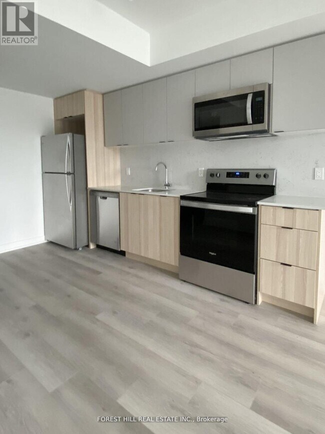 Photo du bâtiment - 2000 Bathurst St