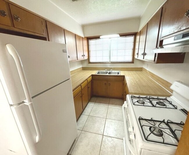 Building Photo - 5090 Moonmist Dr
