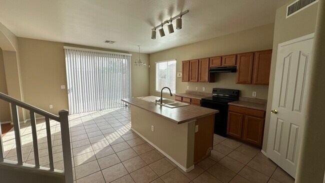 Foto del edificio - Laveen 2-story on corner lot