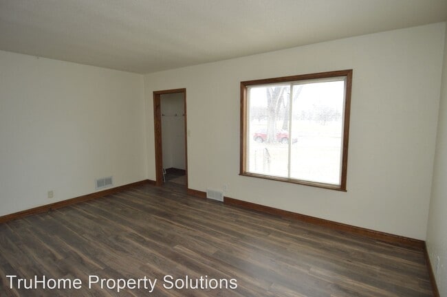 Building Photo - 5 br, 2 bath House - 2305 University Ave
