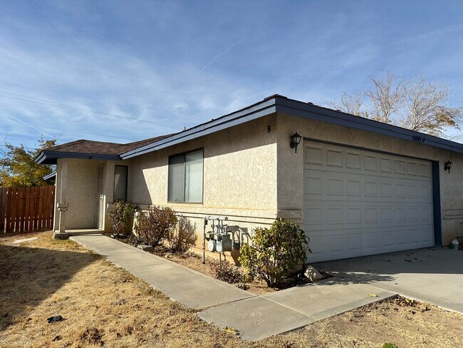 Foto del edificio - 16086 Green Hill Dr