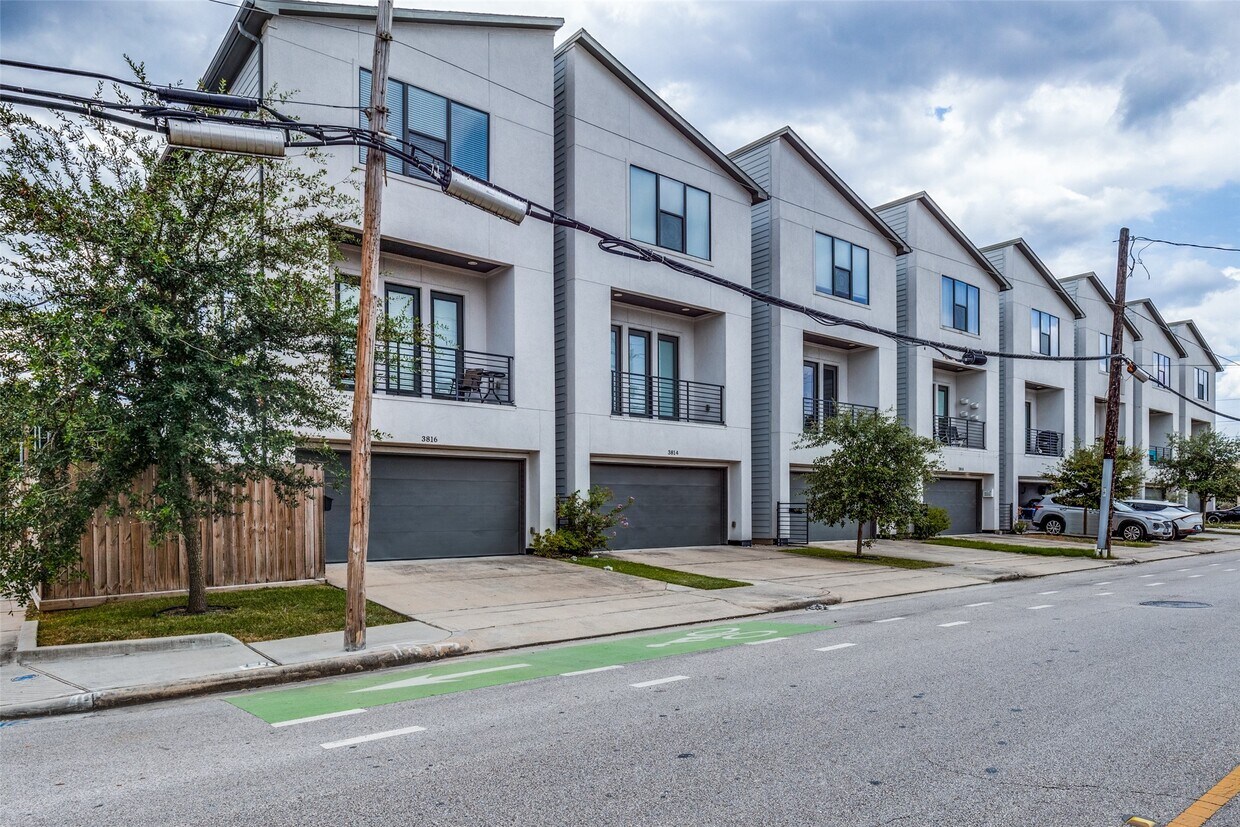 Foto principal - 3814 Leeland St