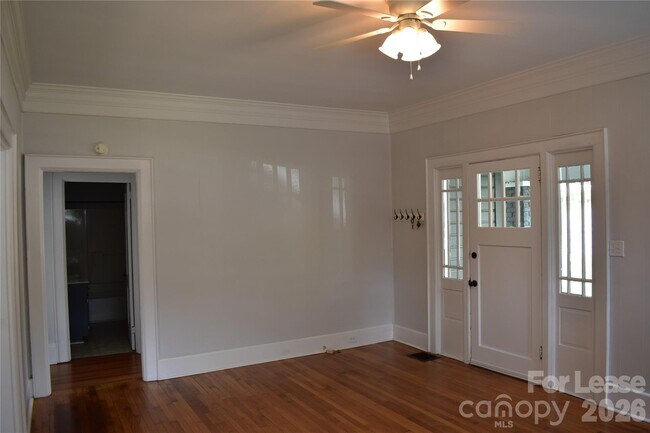 Foto del edificio - 629 N Cedar St