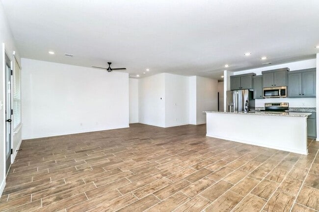 Building Photo - 705 Freedom Cir