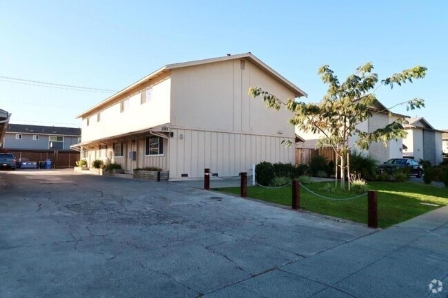 Building Photo - 1737 Noranda Dr