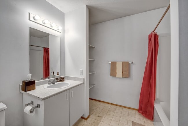 Building Photo - Willow View