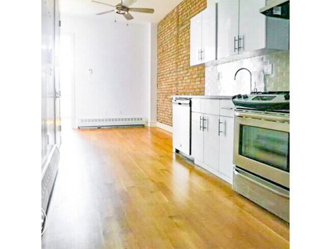 Building Photo - 293 Irving Ave