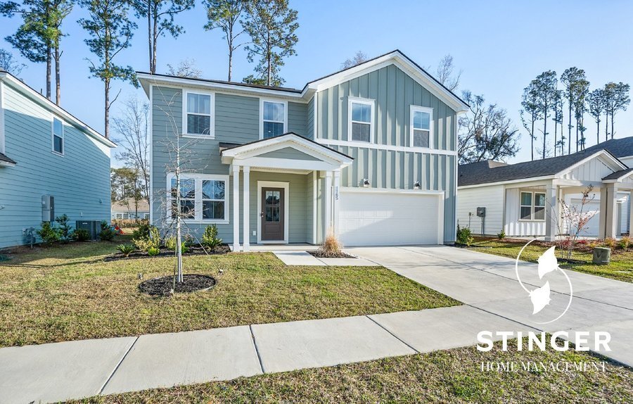 Foto principal - 5 Bedroom / 3 Bath For Rent In Salem Bay