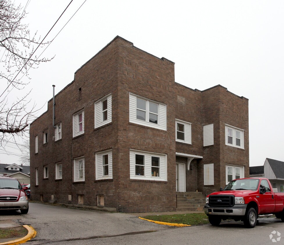 Foto principal - 111 N East St