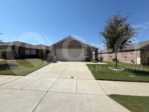 Building Photo - 7640 Parade Dr