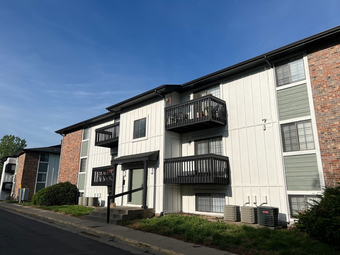 Primary Photo - Flats North at KCK