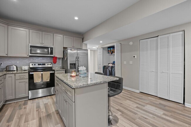 Foto del edificio - For Rent in Norfolk – Spacious 4 Bedroom Home!