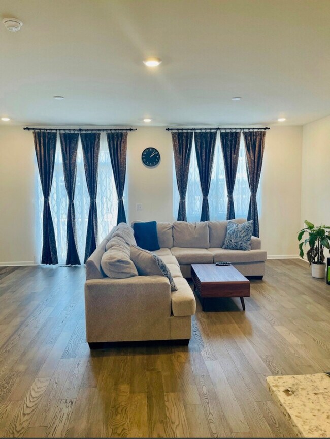 Building Photo - 4165 Chelsea Mnr Cir