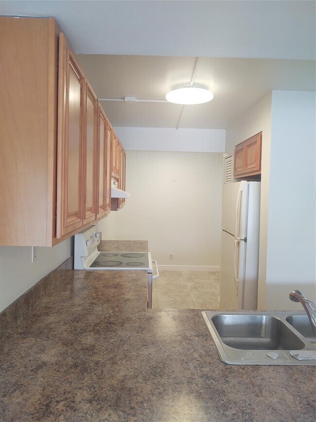 Building Photo - 9 Royal Palm Way