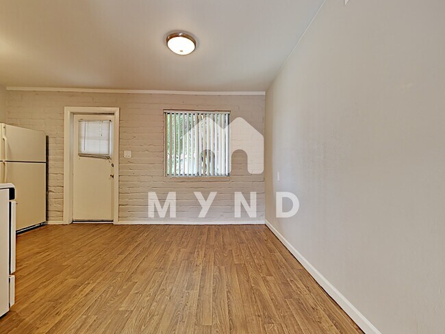 Building Photo - 912 S Dorsey Ln Apt 22
