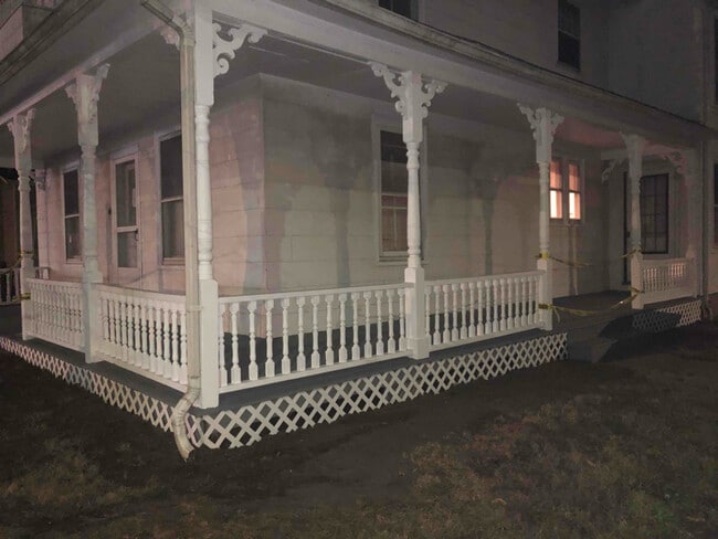 Building Photo - 657 S Main St