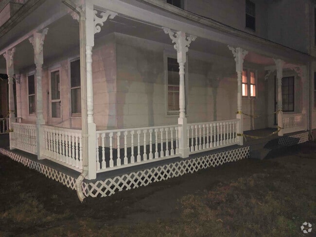 Building Photo - 657 S Main St