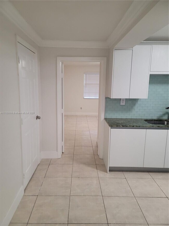 Foto del edificio - 651 SW 66th Ave