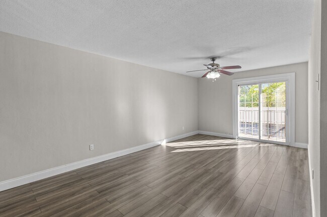 Foto del edificio - 8717 Watson Rd